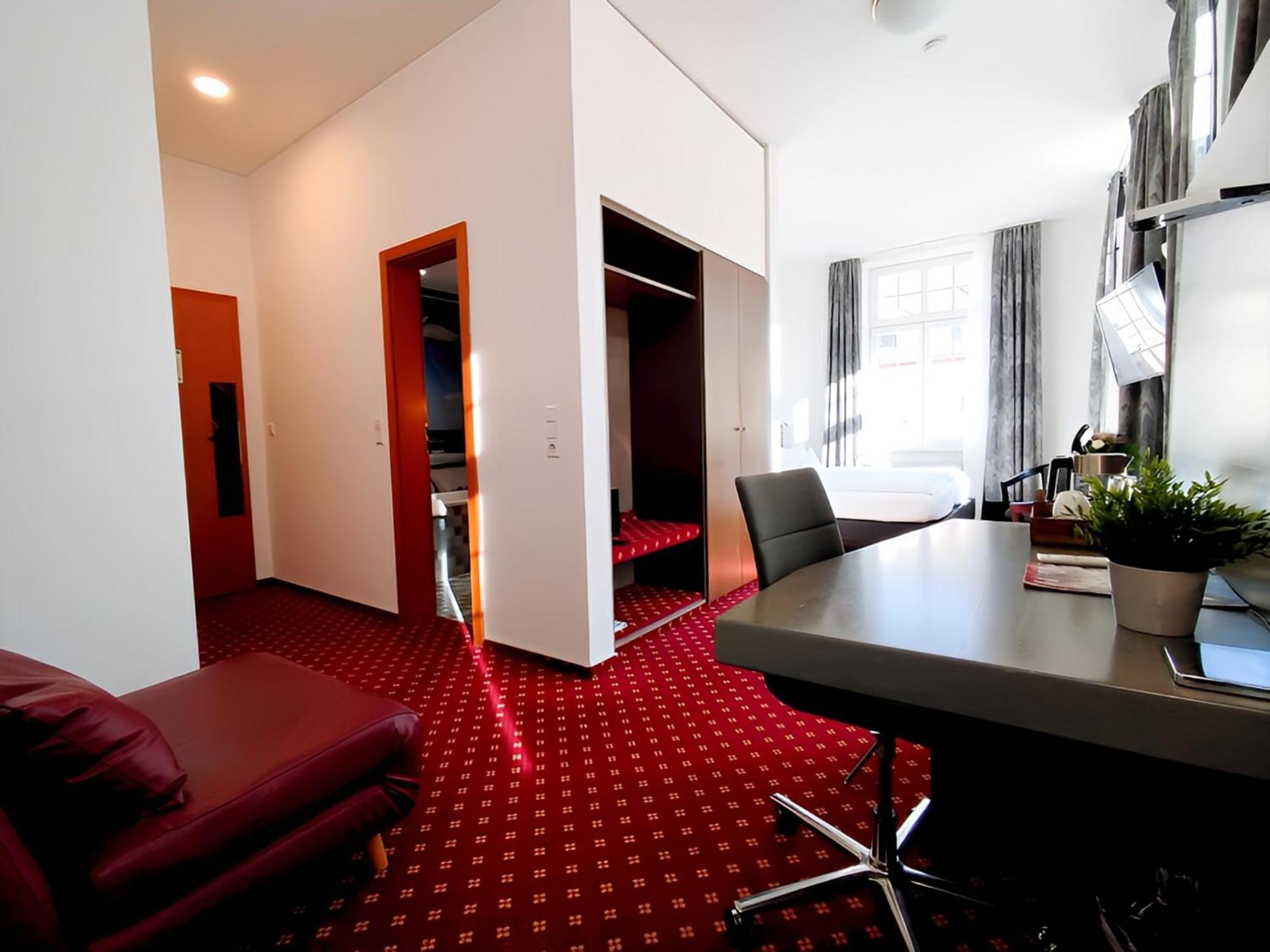 Hotel Schwert Раштатт Экстерьер фото
