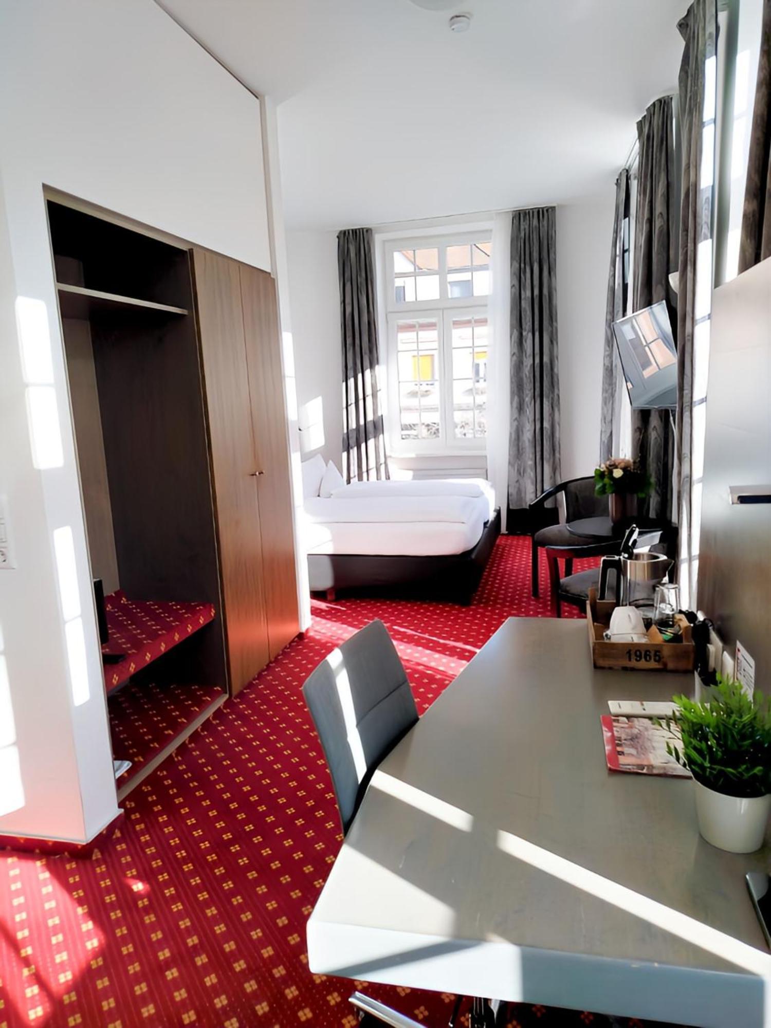 Hotel Schwert Раштатт Экстерьер фото