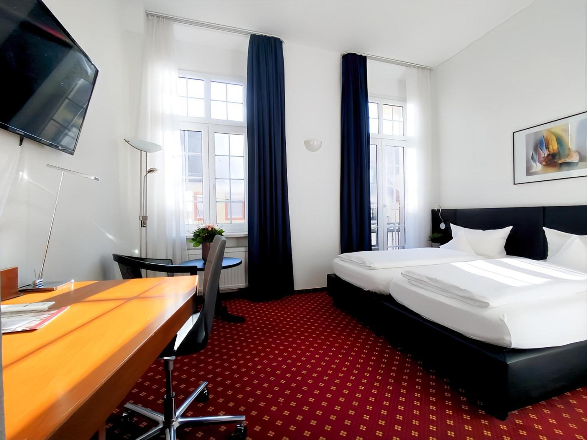 Hotel Schwert Раштатт Экстерьер фото