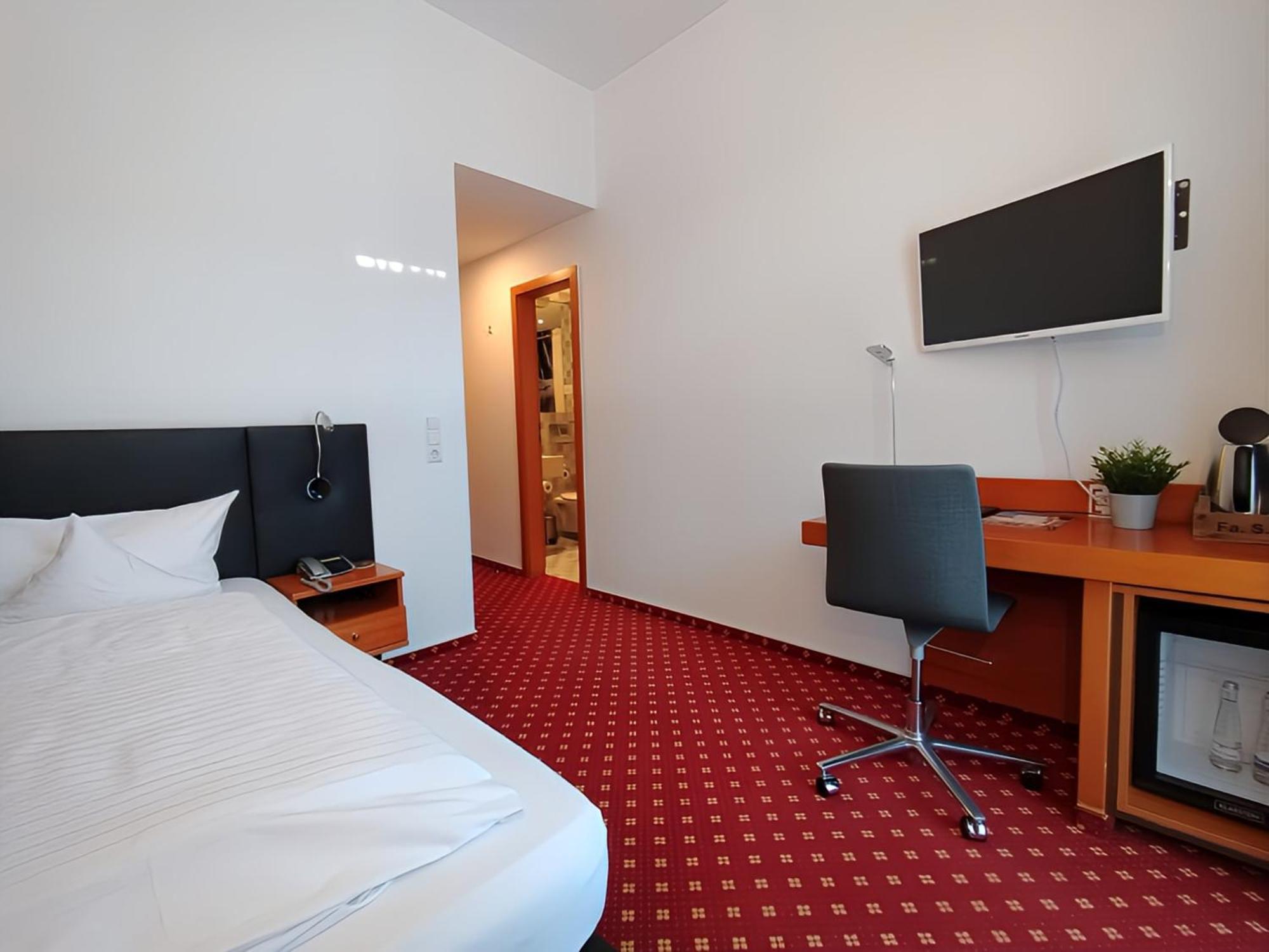 Hotel Schwert Раштатт Экстерьер фото