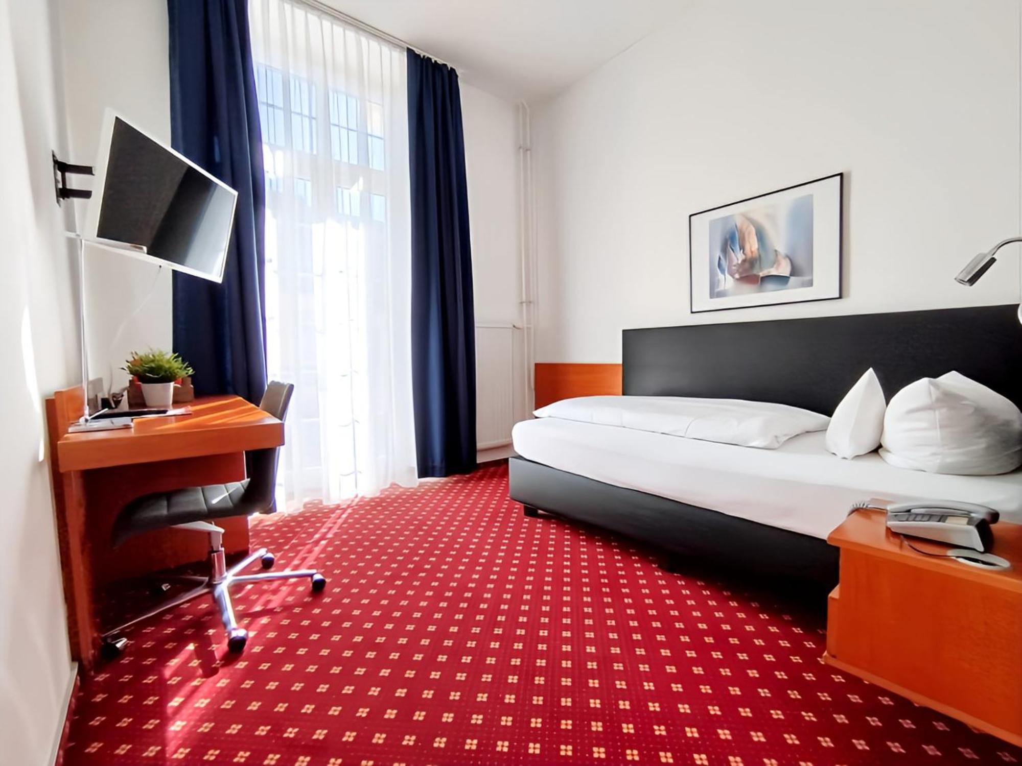Hotel Schwert Раштатт Экстерьер фото